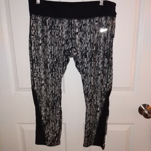 Nike Dri Fit Capri workout pants